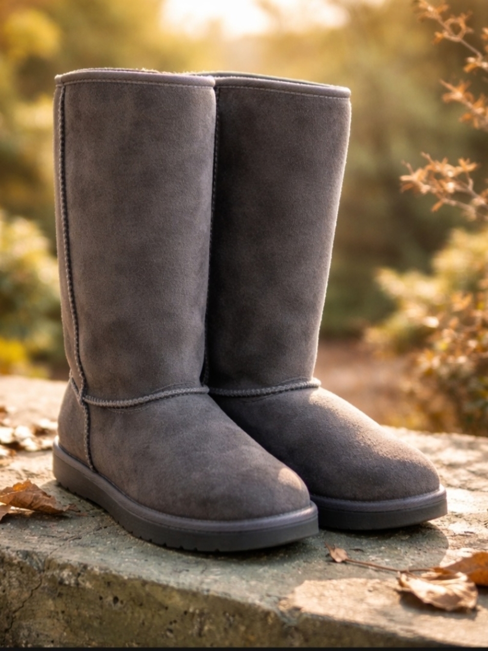 UGG Women's Classic Tall Fashion Boot US 4